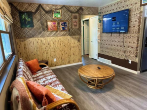 Kikis Tikis! Fun Themed Home